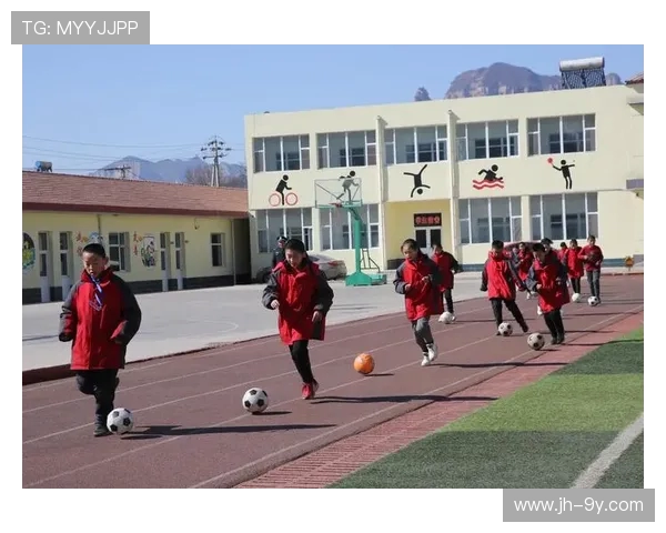 足球教室必备器材清单及其功能介绍助力青少年足球技能提升